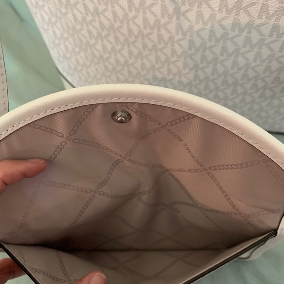 Michael Kors purse - Picture 3 of 3